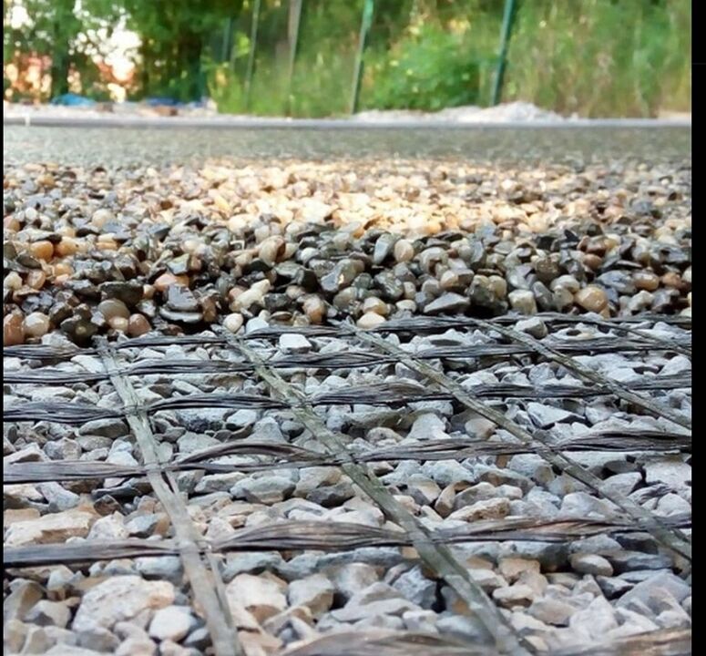 Háló a kőszőnyeg erősítésére